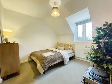 3 bedroom Semi-Detached House to let - Photo 4