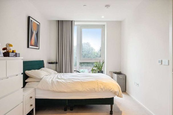 Smart one bedroom apartment in the exclusive Lillie Square development. - Photo 1