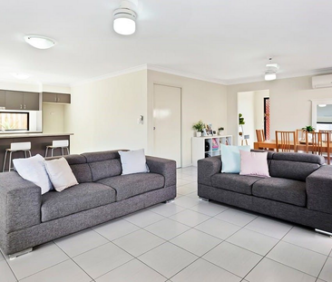 Modern Family Home in Quiet Pimpama Street - Photo 2