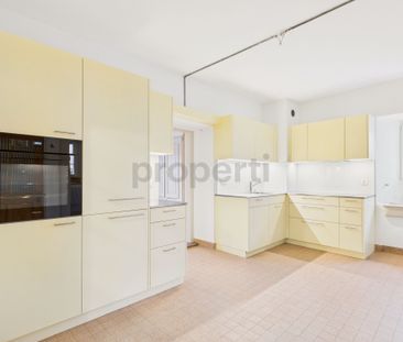 Beautiful, historic 3.5-room apartment in Zunzgen, modern with high... - Photo 1
