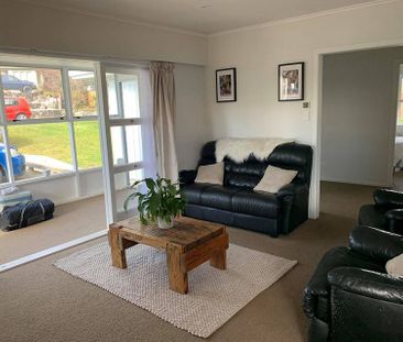 Sunny 3 bedroom in a quiet cul de sac - Photo 6