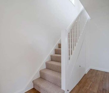 Brizewood, Carterton, OX18 - Photo 3