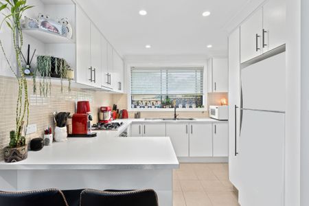 Beautifully Presented 3 Bedroom Villa - Photo 4