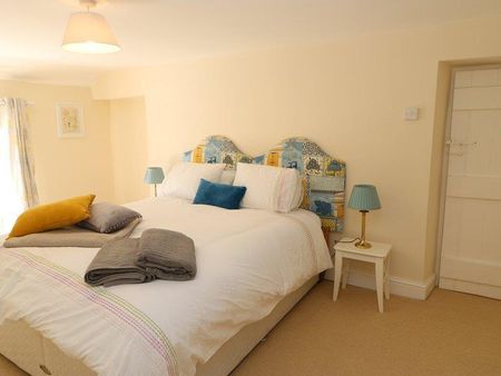 2 bedroom semi-detached house to rent - Photo 4