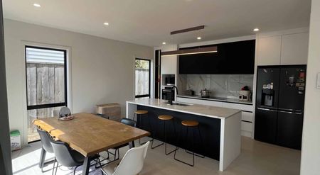 Stunning Summit Residence - Photo 2