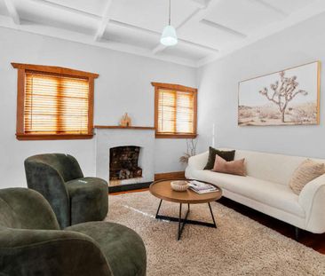 Spacious & Easy-Care Living - Gardening Included - Photo 3
