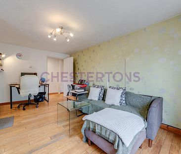 3 bedroom house in London - Photo 1