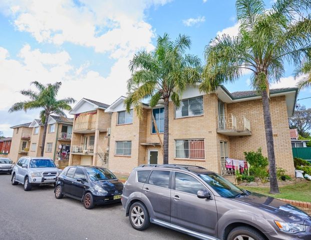 Spacious Two Bedroom Apartment - Photo 1