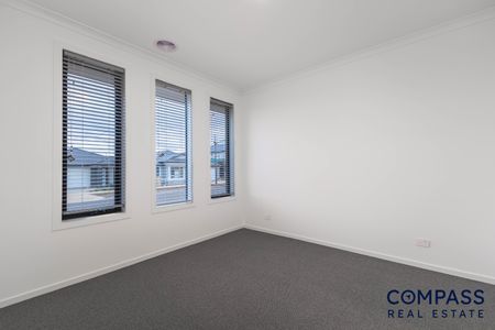 31 Devonia Avenue, Fraser Rise VIC 3336 - House For Rent | Domain - Photo 4