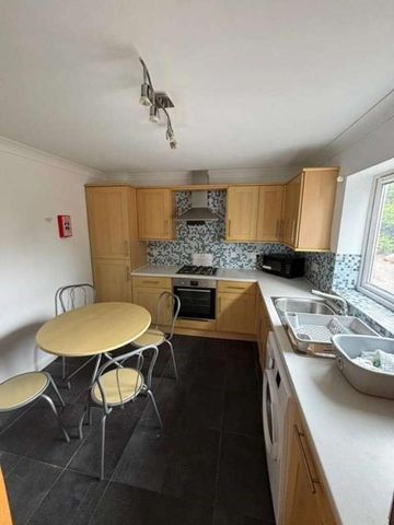 Hartmoor Gardens, Ensbury Park, Bournemouth, BH10 - Photo 3