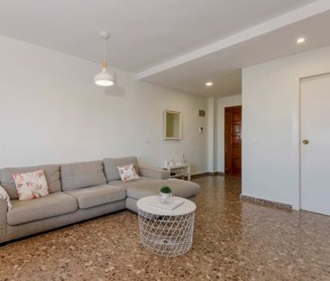 Bright double room in Ciutat Jardí - Photo 5