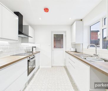 3 bedroom semi-detached house to rent - Photo 5