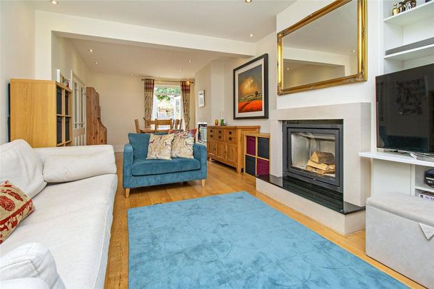 4 bedroom terraced house to rent - Photo 1