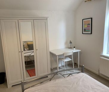 4 bedroom end of terrace house to rent - Photo 6