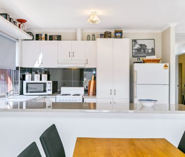 21 Lynton Ave, Mitchell Park SA 5043 - House For Rent | Domain - Photo 1