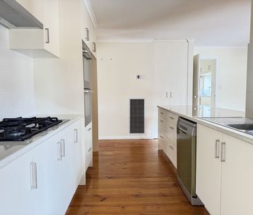 Spacious Family Living in a Peaceful and Convenient Werribee Location - Photo 6