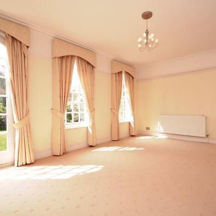 6 bedroom detached house to rent - Photo 1