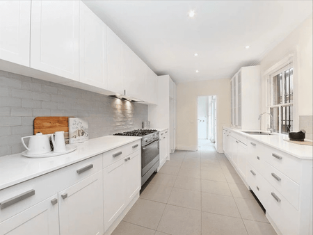 FOUR BEDROOM TERRACE | PRIME POSITION - Photo 4