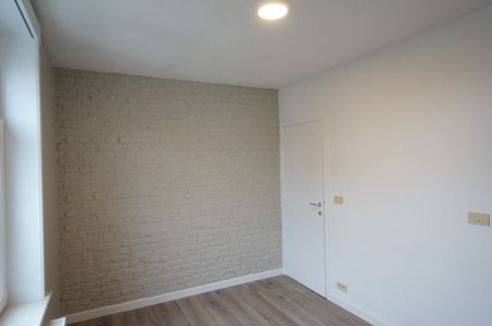 Gerenoveerd appartement met nieuwe open keuken + staanplaats - Photo 3