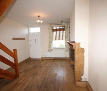 2 bedroom House To Let Total Size: 829 SQ FT - Photo 1
