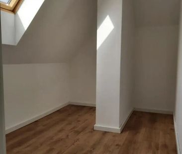 NEU - Zentrumsnahe 2-Zimmer-Dachgeschoßwohnung mit Küchenblock in K... - Photo 3