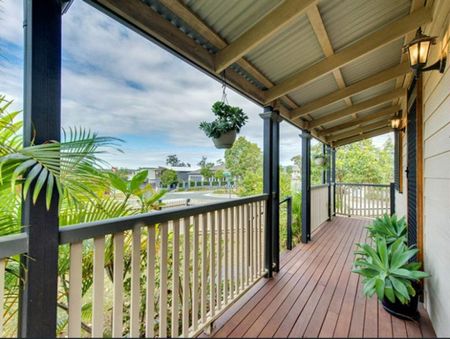 HOME WITH CHARMING CHARACTER - Photo 4