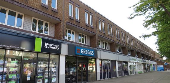 PETERBOROUGH - Photo 2