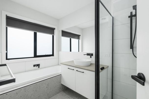 EXQUISITE FAMILY HOME IN PRIME LOCATION - Photo 1