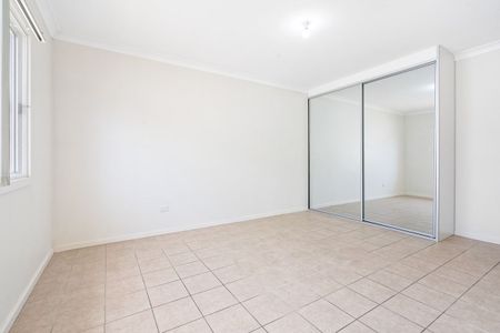 Contemporary & Convenient, Private One Bedroom Flat - Photo 3