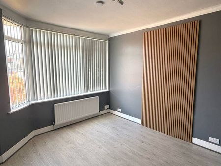 Partly furnished 3 bedroom Semi-detached - Photo 2