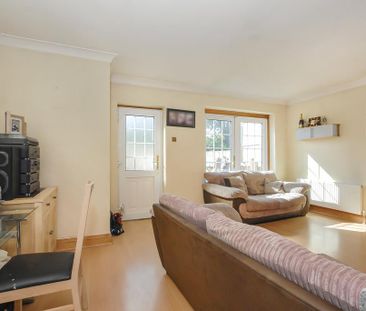 3 bedroom semi-detached house to rent - Photo 3