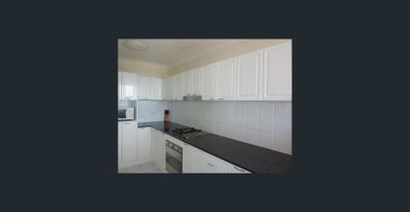 6th floor, north-east corner apartment with harbour-view and parking for two vehicles. - Photo 4