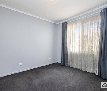 Spacious and Comfortable Living in a Quiet Court - Photo 2