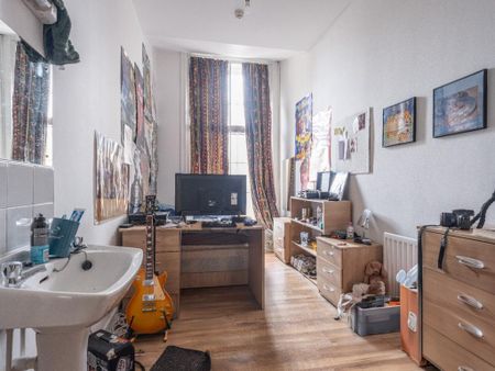 4 bedroom apartment to rent - Photo 2