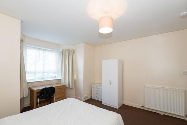 3 bedroom flat to rent - Photo 1