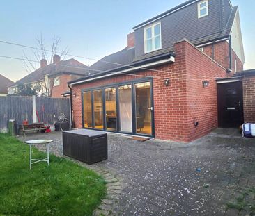 Guide Price £3,000 pcm - Available Now - Part Furnished - Photo 5