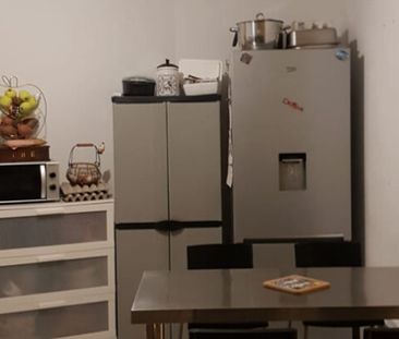 APPARTEMENT T3 EN DUPLEX AVEC COUR ET STATIONNEMENT - Photo 2