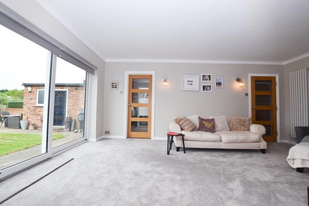 3 bedroom detached bungalow to rent - Photo 1