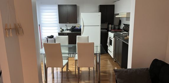 Tout Inclus Et Meublé 3 1/2 App. À Louer - Photo 2
