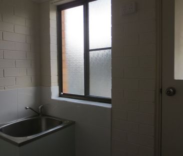 3 bedroom townhouse close to all! - Photo 3