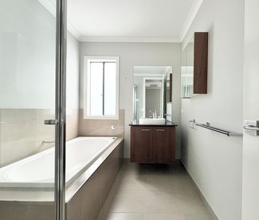 Spacious & Stylish Family Living in a Prime Leopold Location - Photo 6