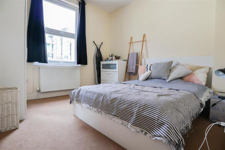 1 St. Andrews Square Hastings, East Sussex TN34 1SN - Photo 2