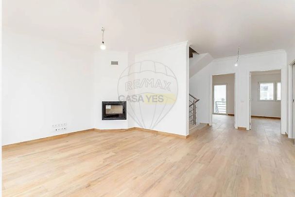 House T4 in Azeitão (São Lourenço e São Simão), Setúbal - Foto 1