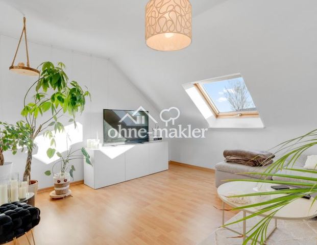 Schöne 3-Zimmer-Dachgeschosswohnung mit Balkon in Bayreuth - Photo 1