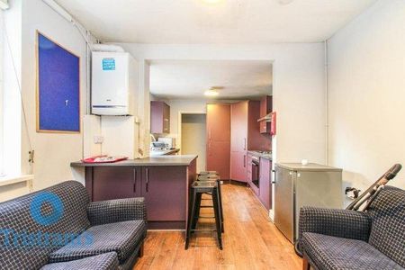 1 bedroom in a house share to rent - Photo 2