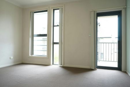 Spacious Two Bedroom Townhouse - Photo 2