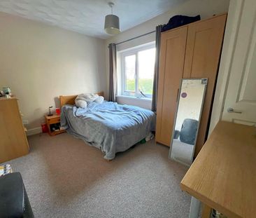 4 bedroom House To Let - Photo 4
