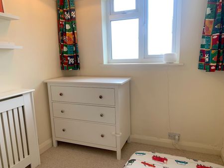 3 Bed Semi-Detached House, Dagnall Park, SE25 - Photo 4