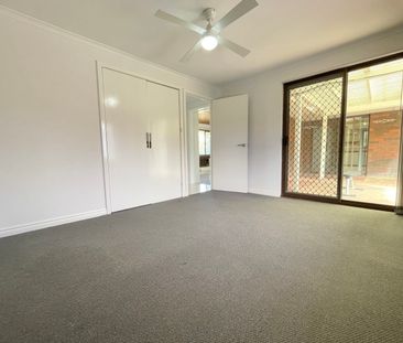 Huge 5-Bedroom with a Pool - Photo 6