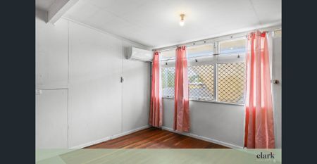 Fantastic Size One Bedroom Apartment - Central Location - Photo 5